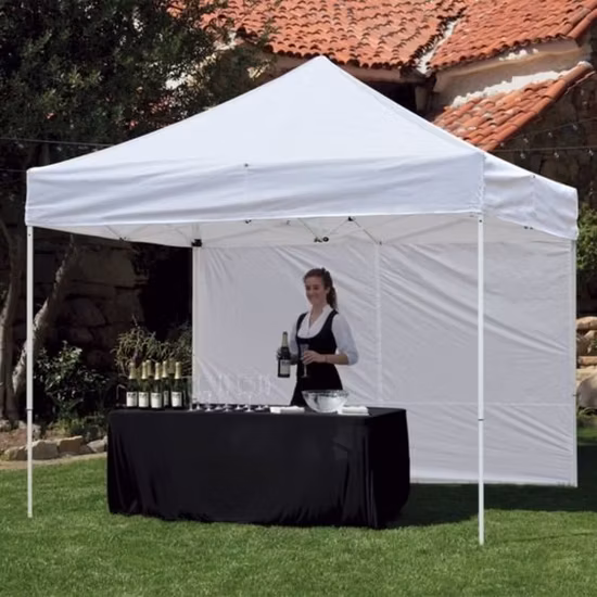 paviljon-sa-stranicama-i-stolom