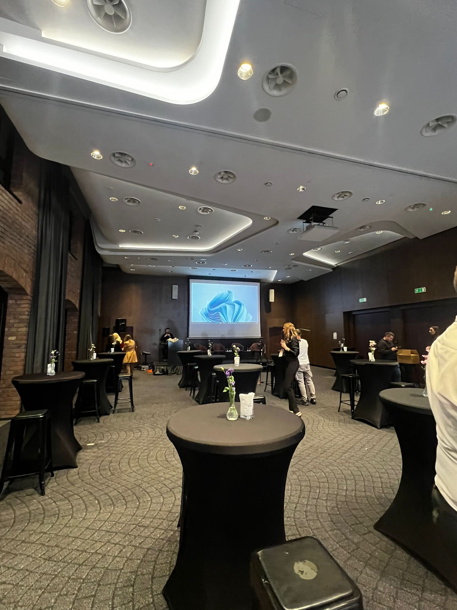 885735c6-1aab-4361-a683-6d725ef7f90b