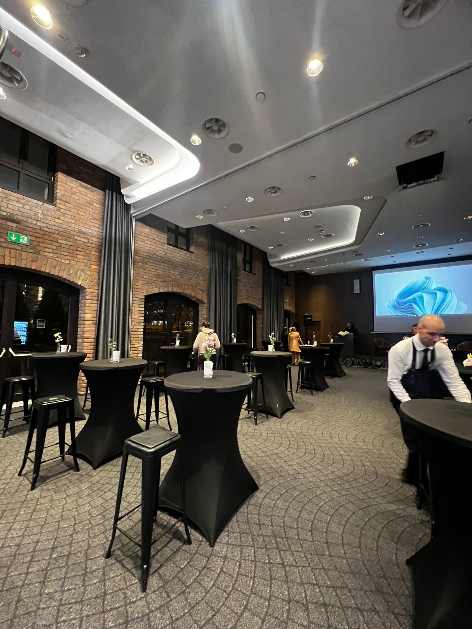 f0d11b2e-4eec-49fc-81a2-05bc48feb33a